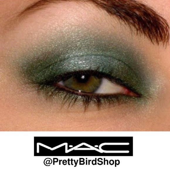 Last one! MAC HUMID eyeshadow NIB Frost rare hard to find - Picture 1 of 7